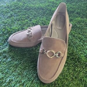 Bandolino Women's Suede Tan Loafers with Gold Chain -7-